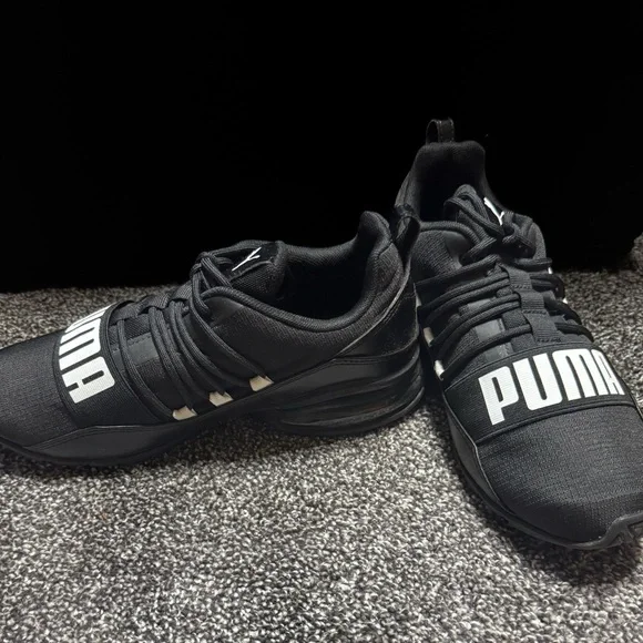 Like New Puma Black and White Logo Sneakers - Picture 2 of 5